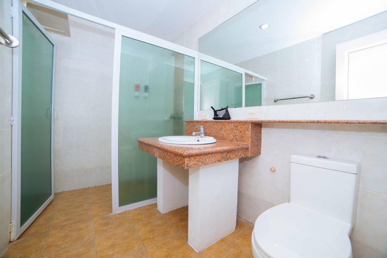 เรดดอร์ซ พรีเมียม แอท โคเรียทาวน์ อังเคเลสซิตี้ Hotel อังเฮเลส ภายนอก รูปภาพ