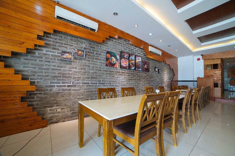 เรดดอร์ซ พรีเมียม แอท โคเรียทาวน์ อังเคเลสซิตี้ Hotel อังเฮเลส ภายนอก รูปภาพ
